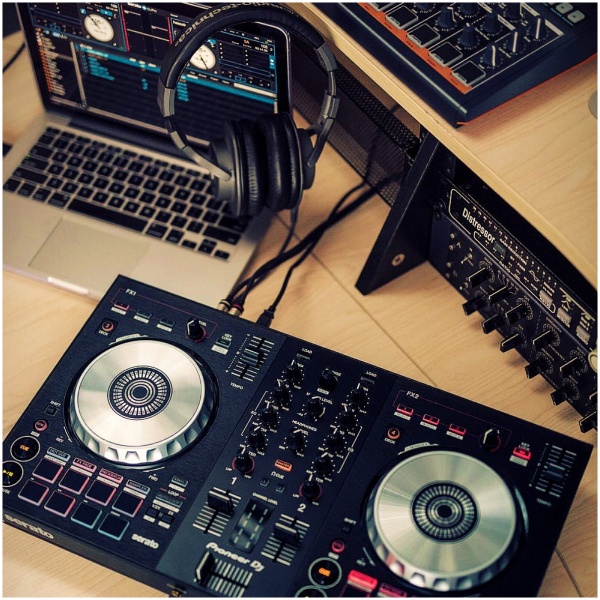 Controlador DJ Pioneer DDJ SB3 Serato 2 Decks USB