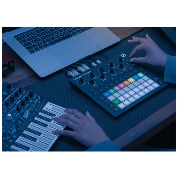 Novation Circuit Tracks Sintetizador y Controlador - Imagen 4